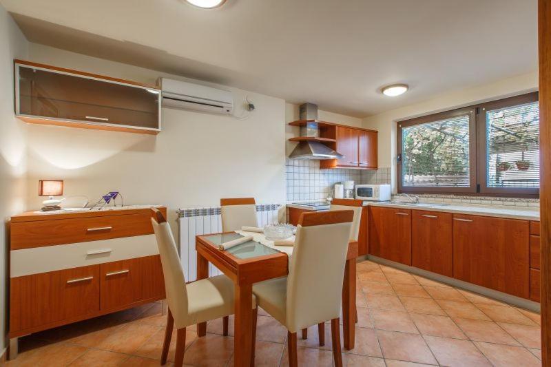 Apartmani Gilda Vrsar Exterior foto
